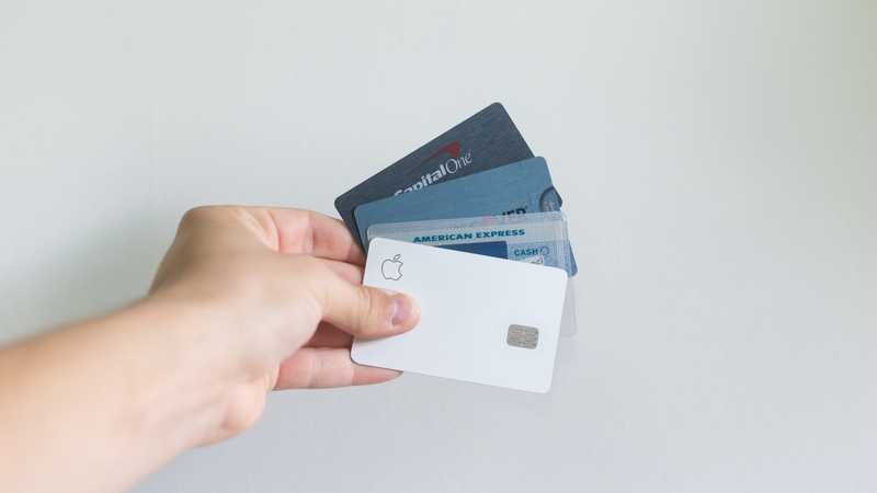 The Pros and Cons of Credit Cards hero